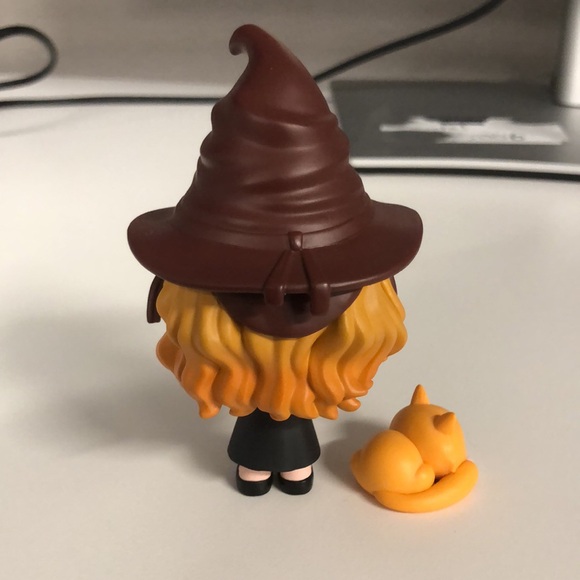 Pop Mart Harry Potter and the Philosopher’s Stone Hermione mini figure - Picture 2 of 2